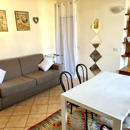 Studio Con Soppalco Romantico,